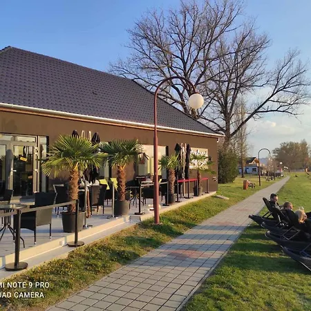 Bed & Breakfast Waterfront *