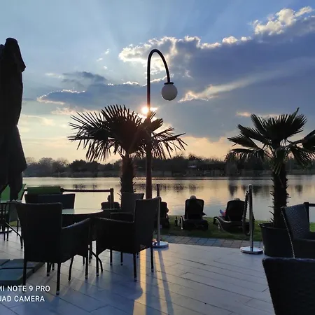 לינה וארוחת בוקר Waterfront