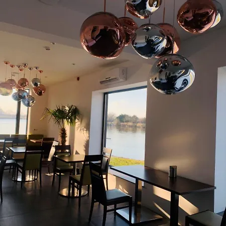 فندق مبيت وإفطار Waterfront 4*