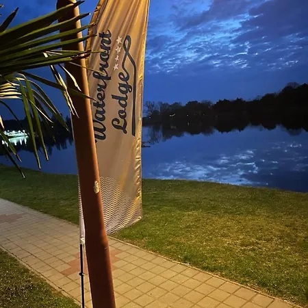 فندق مبيت وإفطار Waterfront دوناباتاج