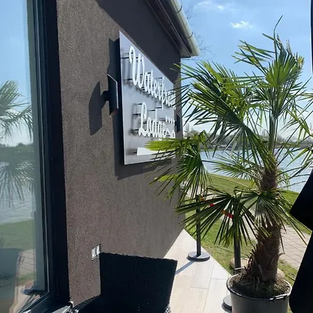 Oda ve Kahvaltı Waterfront 4*