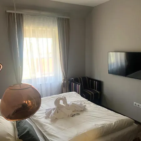 Waterfront Oda ve Kahvaltı Dunapataj