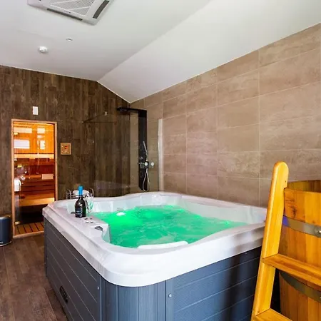 Oda ve Kahvaltı Waterfront Dunapataj